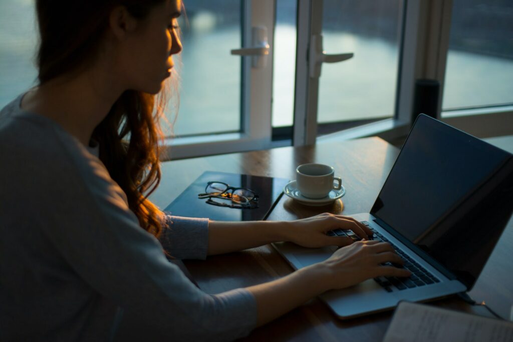 Comment pratiquer la luminothérapie au travail ?