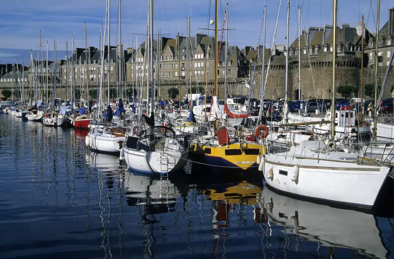 ville de saint-malo en bretagne